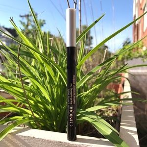 2 NEW Clinique Pretty Easy Liquid Eyeliner Pens